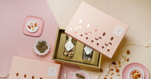 謝謝情真意切2罐組(原味綜合五堅果+南棗核桃糕/奶素，附提袋)